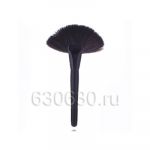 Кисть для нанесения декоративной косметики