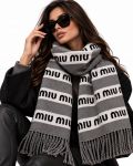 Палантин Миу Миу серый с белым принтом 